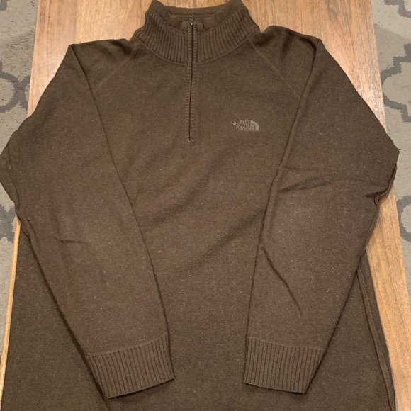 Men’s North Face Sweater